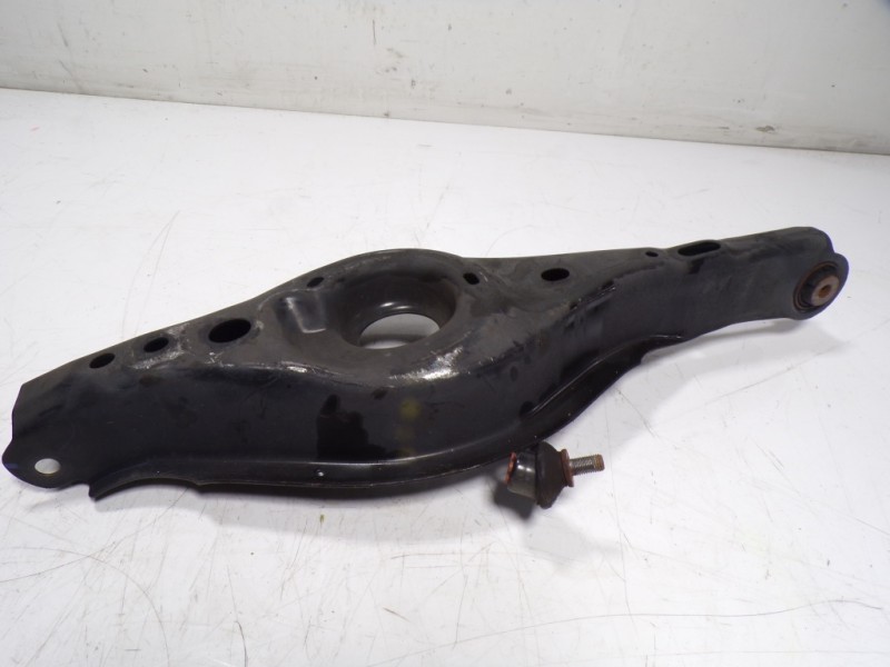 Recambio de brazo suspension inferior trasero derecho para mazda 3 lim. () origin referencia OEM IAM   