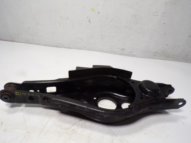 Recambio de brazo suspension inferior trasero derecho para toyota rav 4 advance hybrid referencia OEM IAM 4873042040  