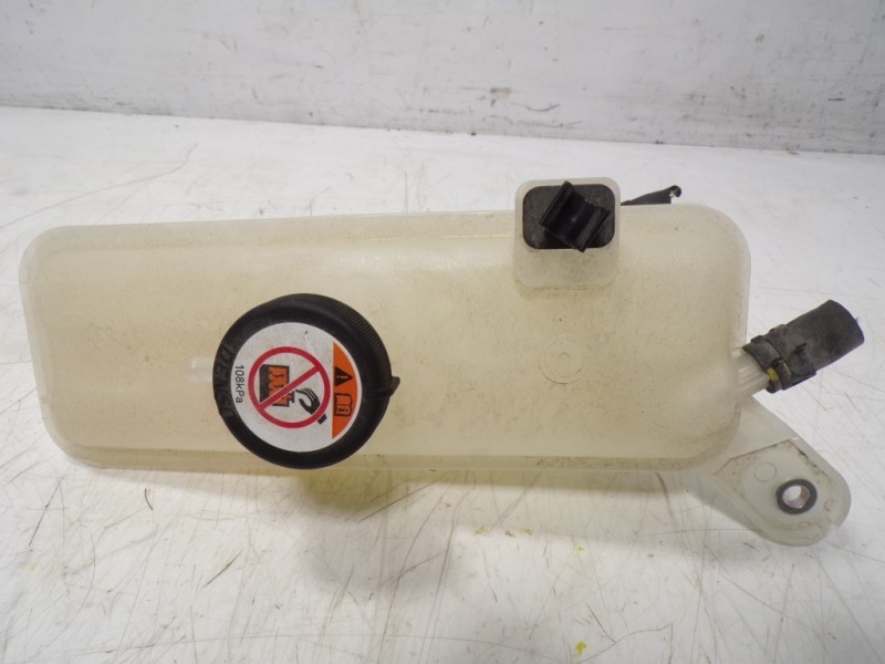 Recambio de deposito expansion para toyota rav 4 advance hybrid referencia OEM IAM 1647028113  