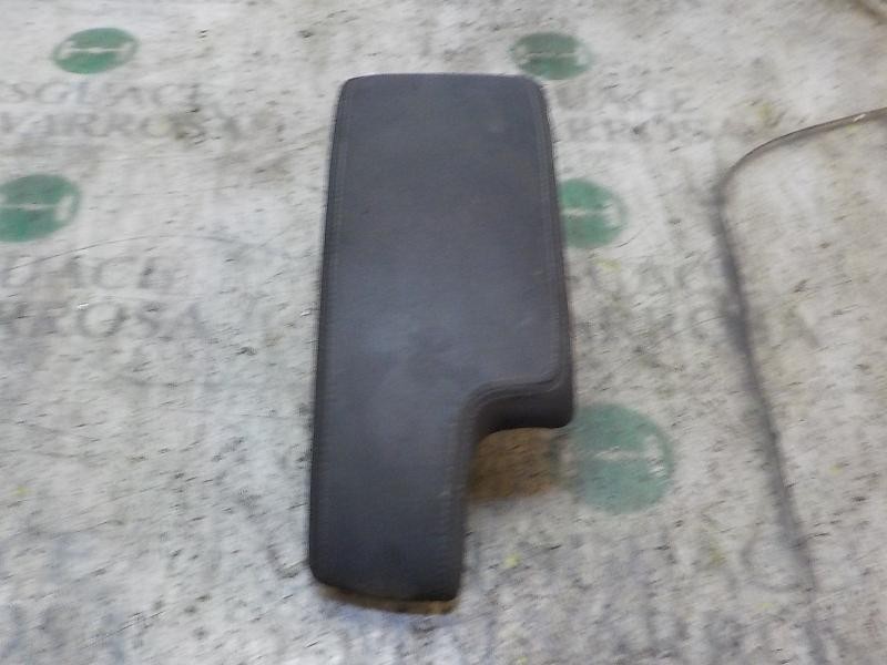 Recambio de apoyabrazos central para renault megane iii berlina 5 p 1.6 16v e85 (etanol) referencia OEM IAM   