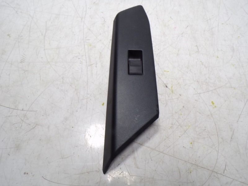 Recambio de mando elevalunas delantero derecho para toyota rav 4 advance hybrid referencia OEM IAM 8481052030  