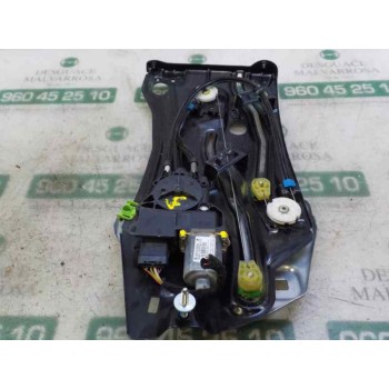 ELEVALUNAS TRASERO DERECHO 