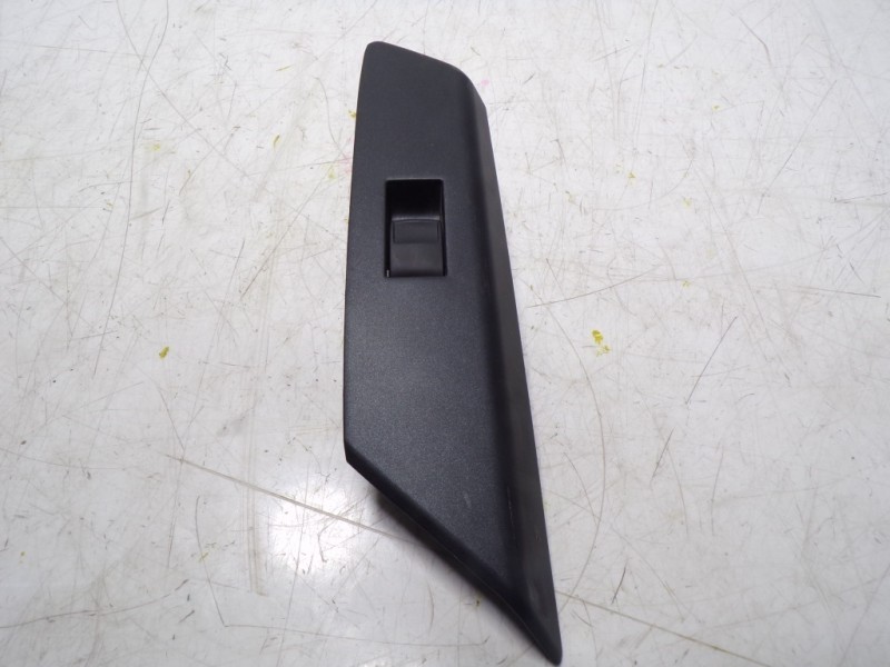 Recambio de mando elevalunas trasero izquierdo para toyota rav 4 advance hybrid referencia OEM IAM 8481052030  