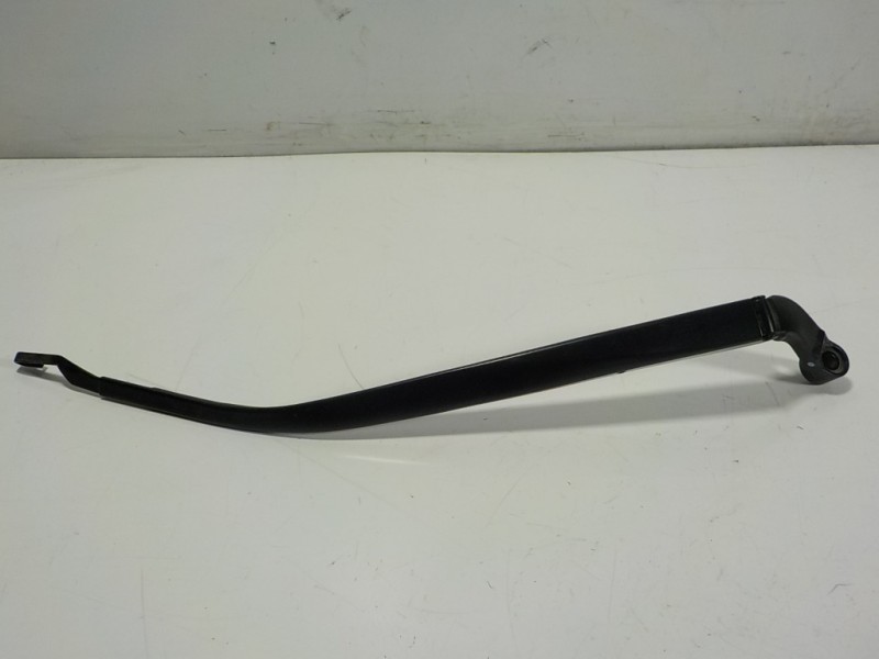 Recambio de brazo limpia delantero derecho para lexus ct 200h referencia OEM IAM 8521176030  