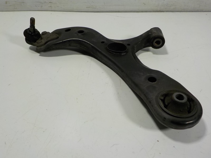 Recambio de brazo suspension inferior delantero izquierdo para lexus ct 200h referencia OEM IAM 4806947050  
