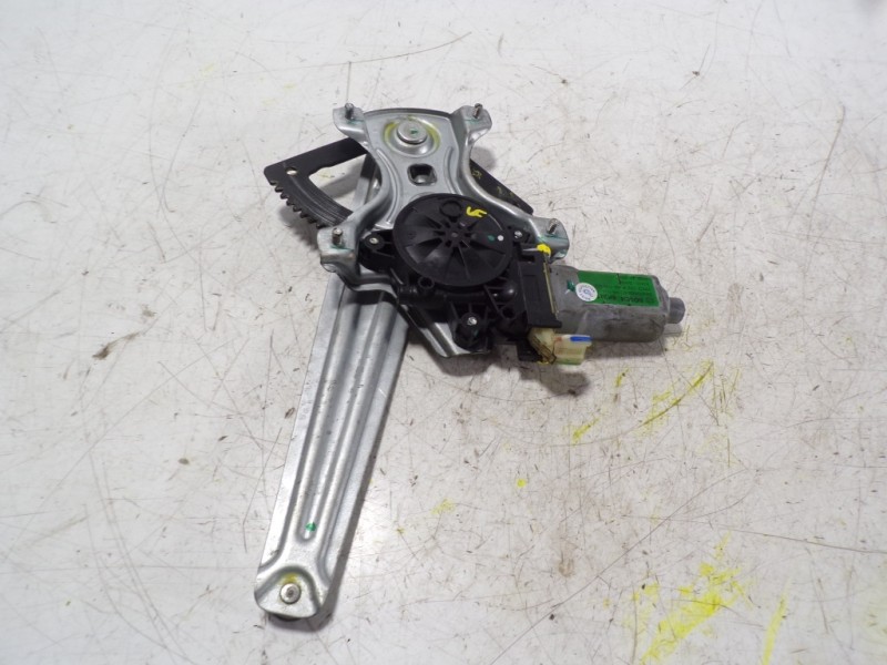 Recambio de elevalunas trasero izquierdo para hyundai i10 1.2 cat referencia OEM IAM 83403B9010 83450B4000 F00S1W2028