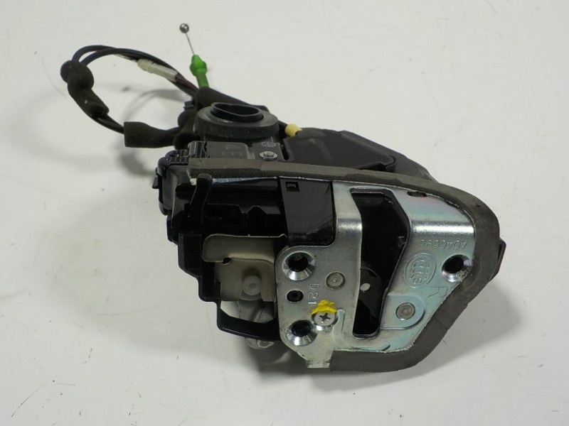 Recambio de cerradura puerta trasera derecha para lexus ct 200h referencia OEM IAM 6905033131 1012607 