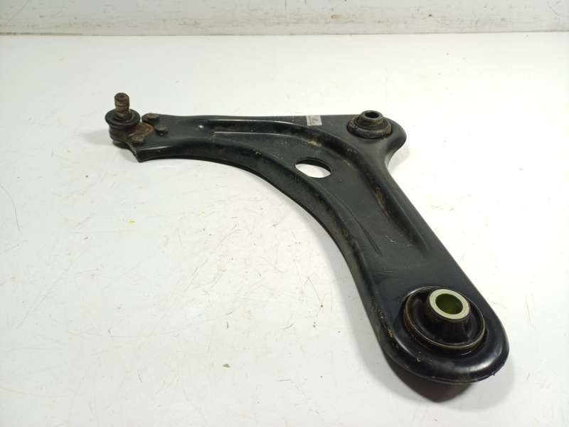 Recambio de brazo suspension inferior delantero izquierdo para citroën c3 iii (sx) 1.2 vti 82 referencia OEM IAM 9670772080  