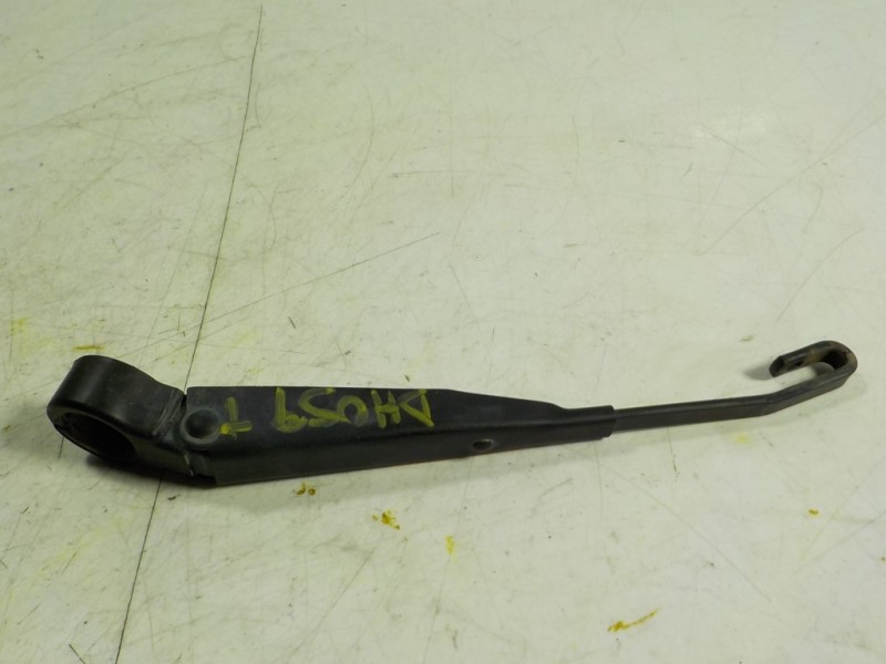 Recambio de brazo limpia trasero para dodge caliber 2.0 16v crd cat referencia OEM IAM 5183275AA  