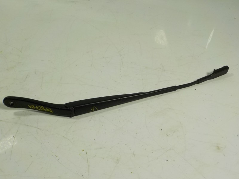 Recambio de brazo limpia delantero izquierdo para dacia duster ambiance 4x4 referencia OEM IAM 288819902R  