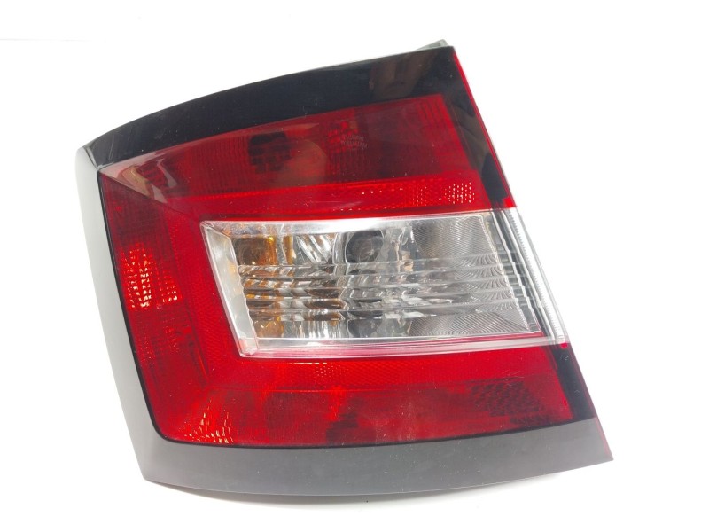 Recambio de piloto trasero izquierdo para skoda fabia iii (nj3) 1.0 tsi referencia OEM IAM 6V6945111 6V6945095 