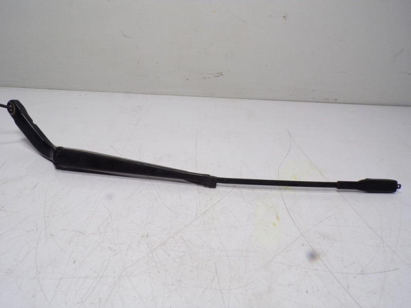 Recambio de brazo limpia delantero izquierdo para volkswagen crafter caja cerrada 2.0 tdi referencia OEM IAM 2E1955401B  