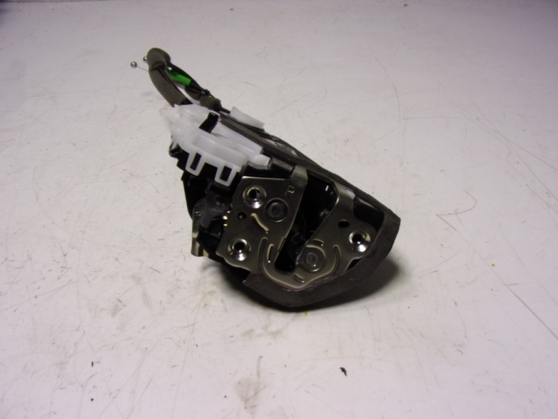 Recambio de cerradura puerta trasera derecha para toyota yaris 1.5 vvti hev referencia OEM IAM 6905002580 M7314450M6 