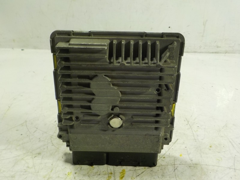 Recambio de centralita motor uce para volkswagen polo (6r1) 1.6 tdi referencia OEM IAM 03L906023MA 03L906023MA 5WP42904AA