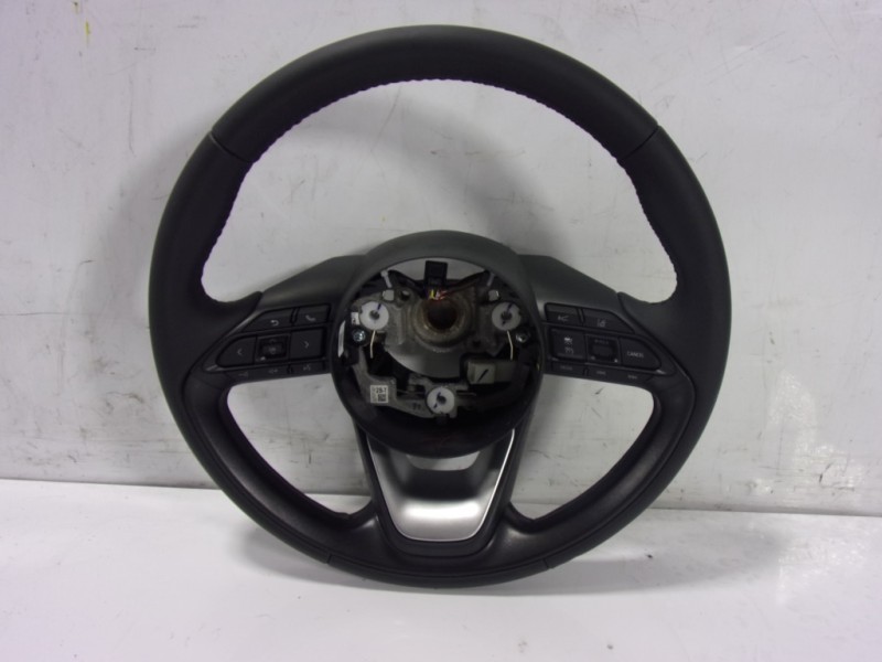 Recambio de volante para toyota yaris cross 1.5 vvti 16 v 55 kw referencia OEM IAM 45100K0140C1  