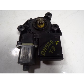 MOTOR ELEVALUNAS TRASERO DERECHO 827303178R 827303178R 0130822516