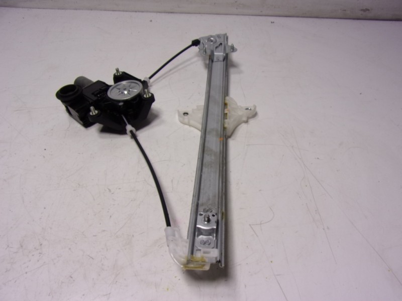 Recambio de elevalunas delantero derecho para toyota yaris 1.5 vvti hev referencia OEM IAM 69810K0010 85710K0020 