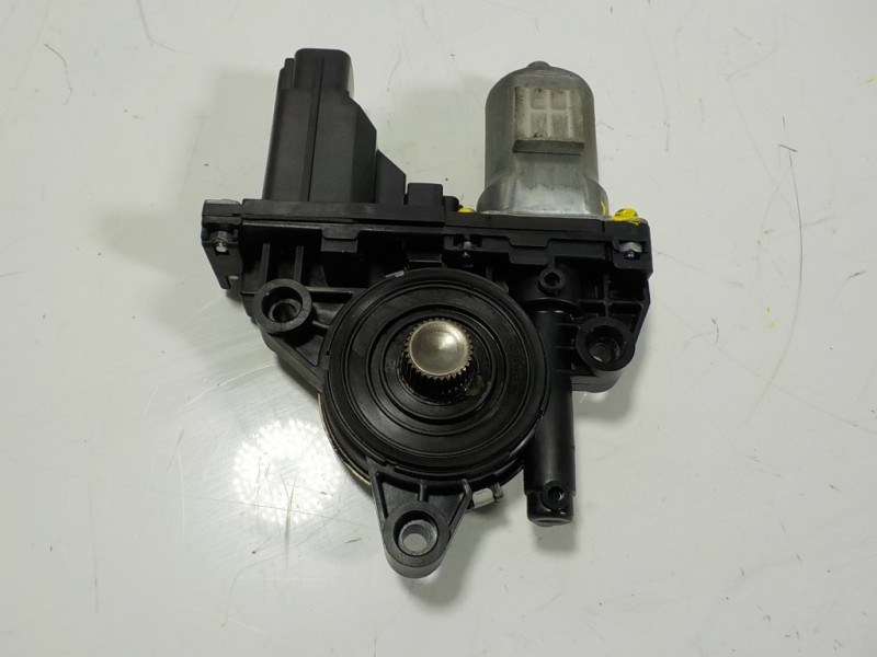 Recambio de motor elevalunas delantero derecho para kia carens ( ) 1.7 crdi cat referencia OEM IAM 82460A4010 82460A4010 