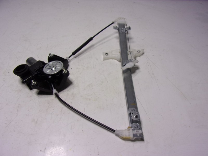 Recambio de elevalunas trasero derecho para toyota yaris 1.5 vvti hev referencia OEM IAM 69830K0010 85710K0010 