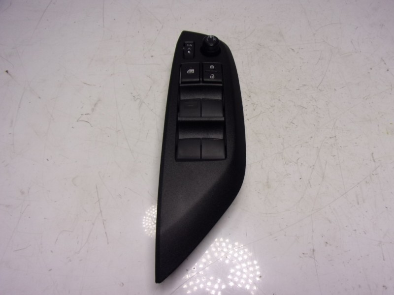 Recambio de mando elevalunas delantero izquierdo para toyota yaris 1.5 vvti hev referencia OEM IAM 840400D020 74232K0080 
