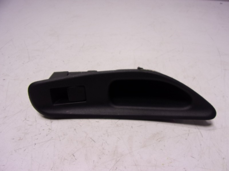 Recambio de mando elevalunas trasero izquierdo para toyota yaris 1.5 vvti hev referencia OEM IAM 8481002260 74272K0090 