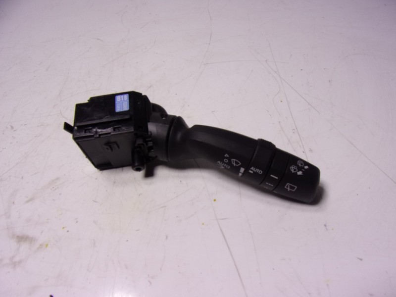 Recambio de mando limpia para toyota yaris 1.5 vvti hev referencia OEM IAM 8465202A50  