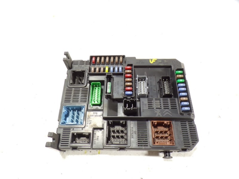 Recambio de caja reles / fusibles para peugeot 208 1.2 12v e-vti referencia OEM IAM 1611427780 9807531680 