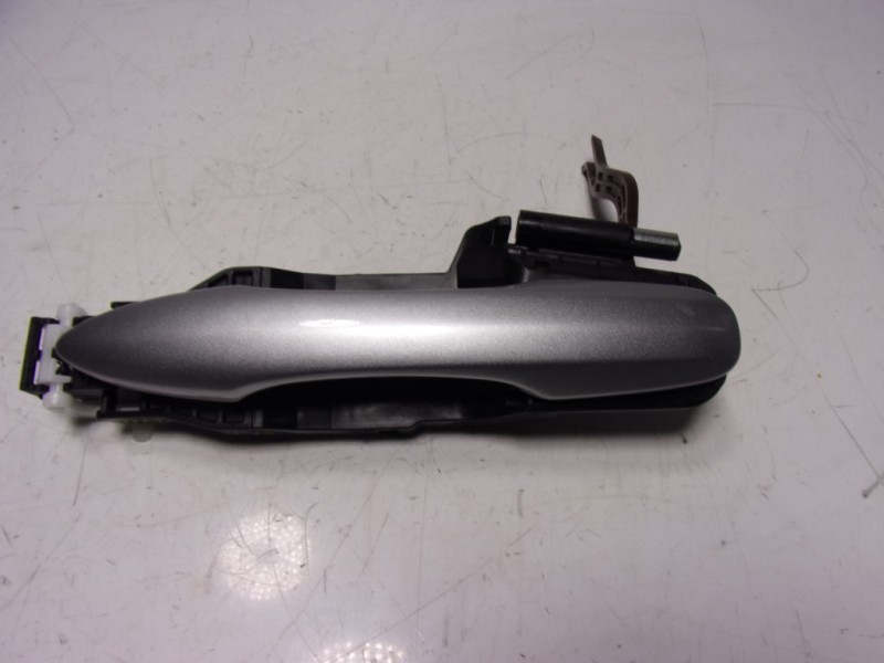Recambio de maneta exterior trasera izquierda para toyota yaris 1.5 vvti hev referencia OEM IAM 6921102934  