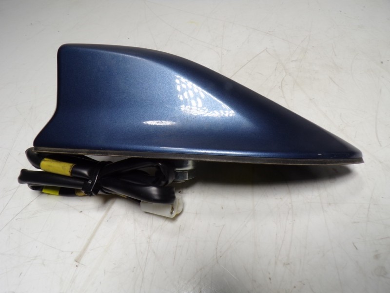 Recambio de antena para toyota auris touring sports (e18) hybrid active referencia OEM IAM 8630002510J1  