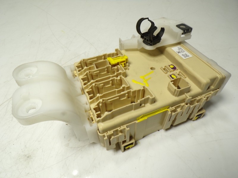 Recambio de caja reles / fusibles para toyota auris touring sports (e18) hybrid active referencia OEM IAM 8922102480 8922102480 