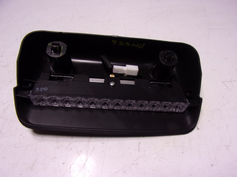 Recambio de piloto trasero central para toyota yaris 1.5 vvti hev referencia OEM IAM 81570K0050  