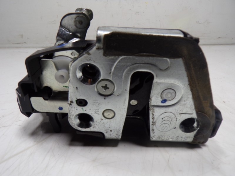 Recambio de cerradura puerta trasera izquierda para toyota auris touring sports (e18) hybrid active referencia OEM IAM 690600505