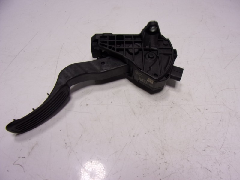 Recambio de potenciometro pedal para toyota yaris 1.5 vvti hev referencia OEM IAM 78110K0030 78110K0030 