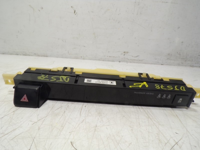 Recambio de warning para toyota rav 4 advance hybrid referencia OEM IAM 8395042220 8395042220 022200997