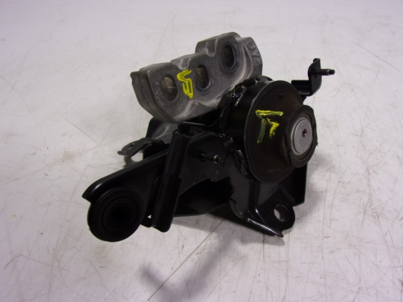 Recambio de soporte motor izquierdo para toyota yaris 1.5 vvti hev referencia OEM IAM 12372K0060  