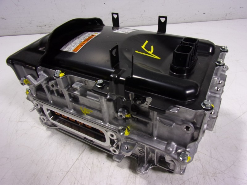 Recambio de convertidor de voltaje para toyota yaris 1.5 vvti hev referencia OEM IAM G92A052240 G920052320 