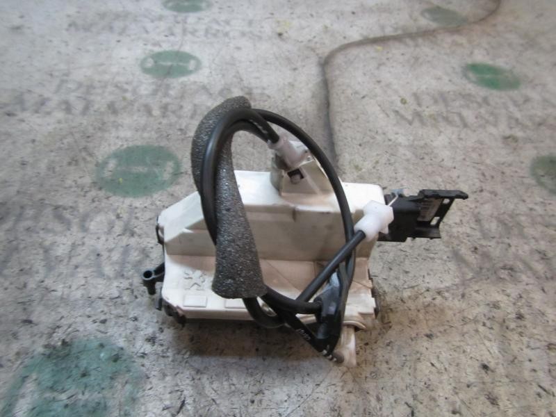 Recambio de cerradura puerta delantera derecha para peugeot 308 confort referencia OEM IAM 9136CR  