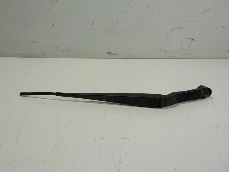 Recambio de brazo limpia delantero izquierdo para renault kadjar 1.2 tce energy referencia OEM IAM 288814EH0A  