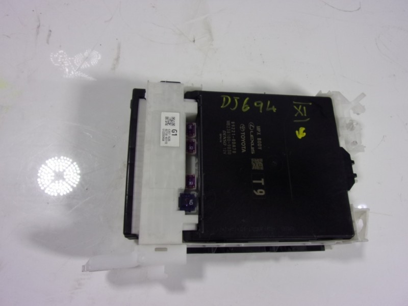 Recambio de modulo electronico para toyota yaris cross 1.5 vvti 16 v 55 kw referencia OEM IAM 82730K0110 892210DA70 