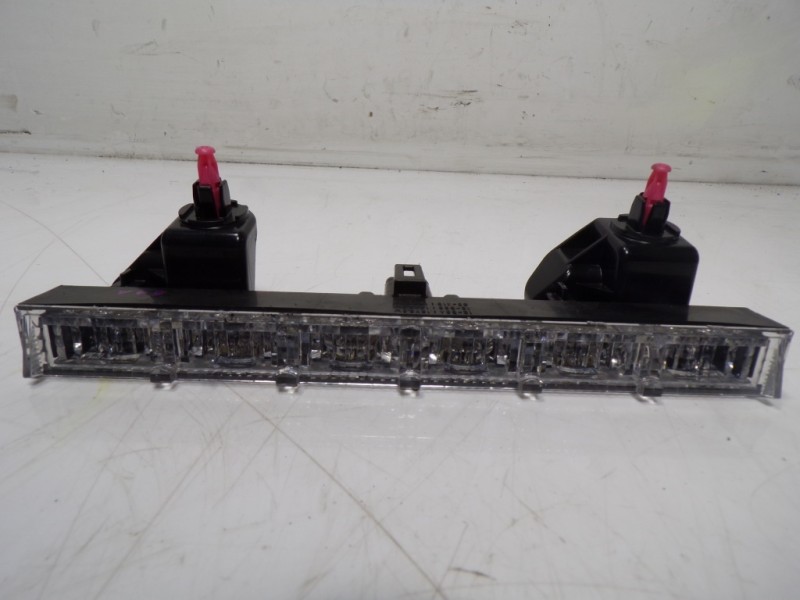 Recambio de piloto trasero central para toyota auris touring sports (e18) hybrid active referencia OEM IAM 8157012440  