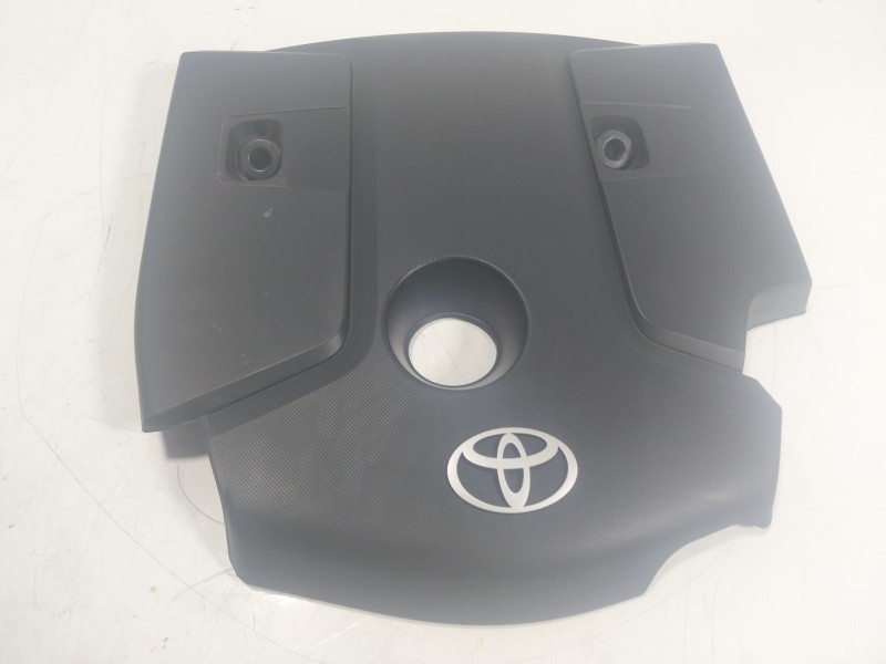 Recambio de tapa motor para toyota hilux referencia OEM IAM 126010E010  