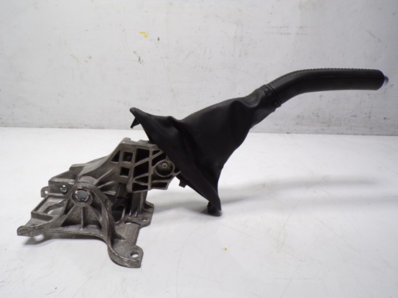 Recambio de palanca freno de mano para volvo v40 cross country 2.0 diesel cat referencia OEM IAM 31381647  