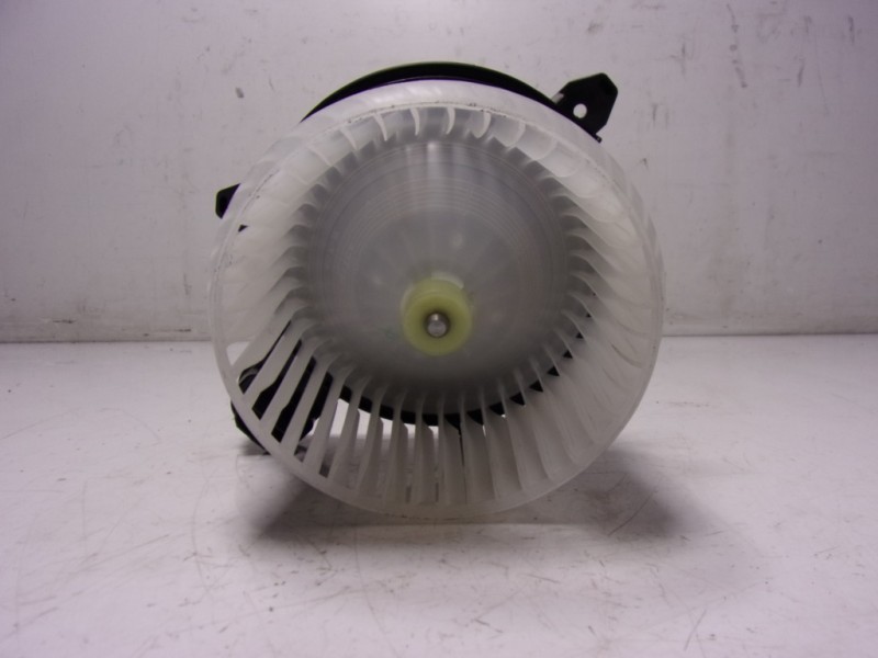 Recambio de motor calefaccion para toyota yaris 1.5 vvti hev referencia OEM IAM 87103K0020  