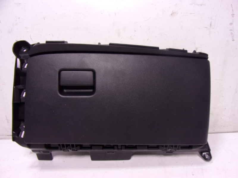 Recambio de guantera para toyota yaris 1.5 vvti hev referencia OEM IAM 55550K0030C0  