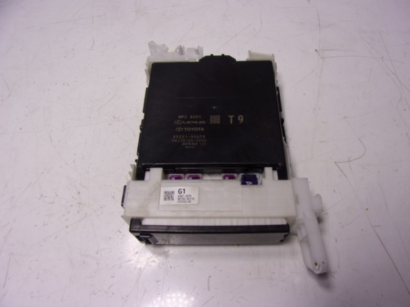 Recambio de caja reles / fusibles para toyota yaris 1.5 vvti hev referencia OEM IAM 892200DK90 892210DA70 