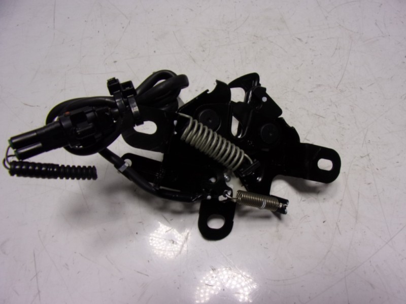 Recambio de cerradura capot para toyota yaris 1.5 vvti hev referencia OEM IAM 53510K0040  