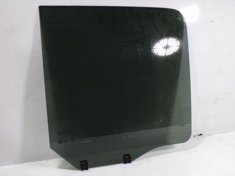 Recambio de cristal puerta trasero derecho para toyota proace city 1.5 dci referencia OEM IAM SU001A9723  