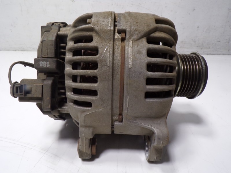 Recambio de alternador para audi q3 (8u) 2.0 tdi referencia OEM IAM 03L903023 03L903023 F00M144197