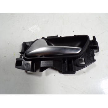 MANETA INTERIOR DELANTERA IZQUIERDA SU001B0201 