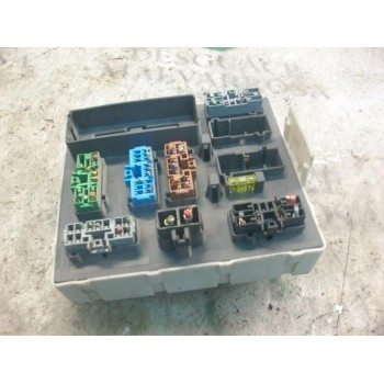 CAJA RELES / FUSIBLES 